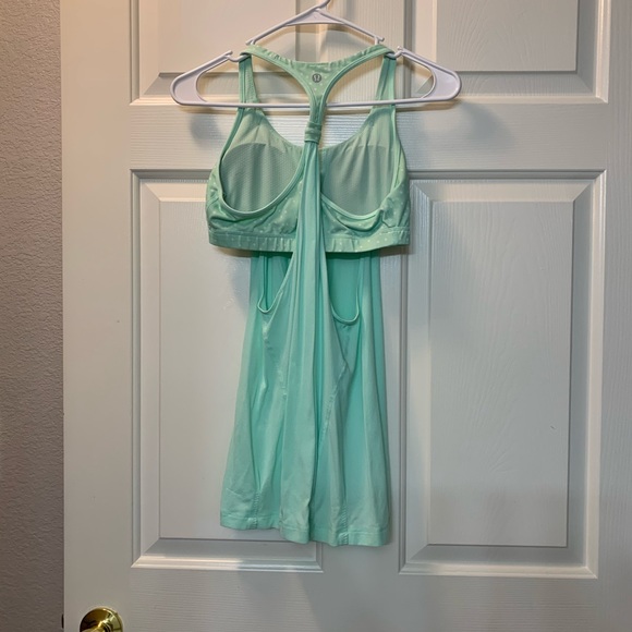 lululemon workout Shirt size 4. small size . - Picture 2 of 5